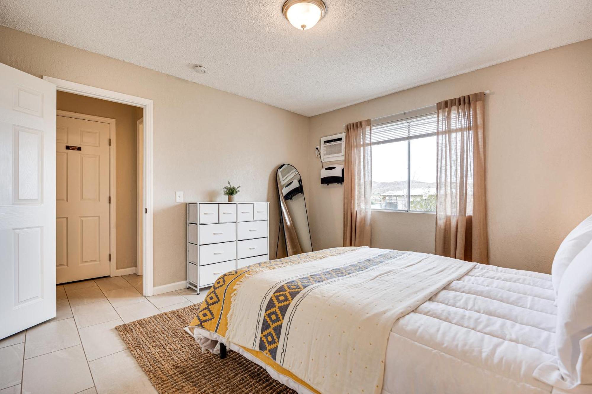 Convenient Joshua Tree Apartment - Walk To Town! Ngoại thất bức ảnh