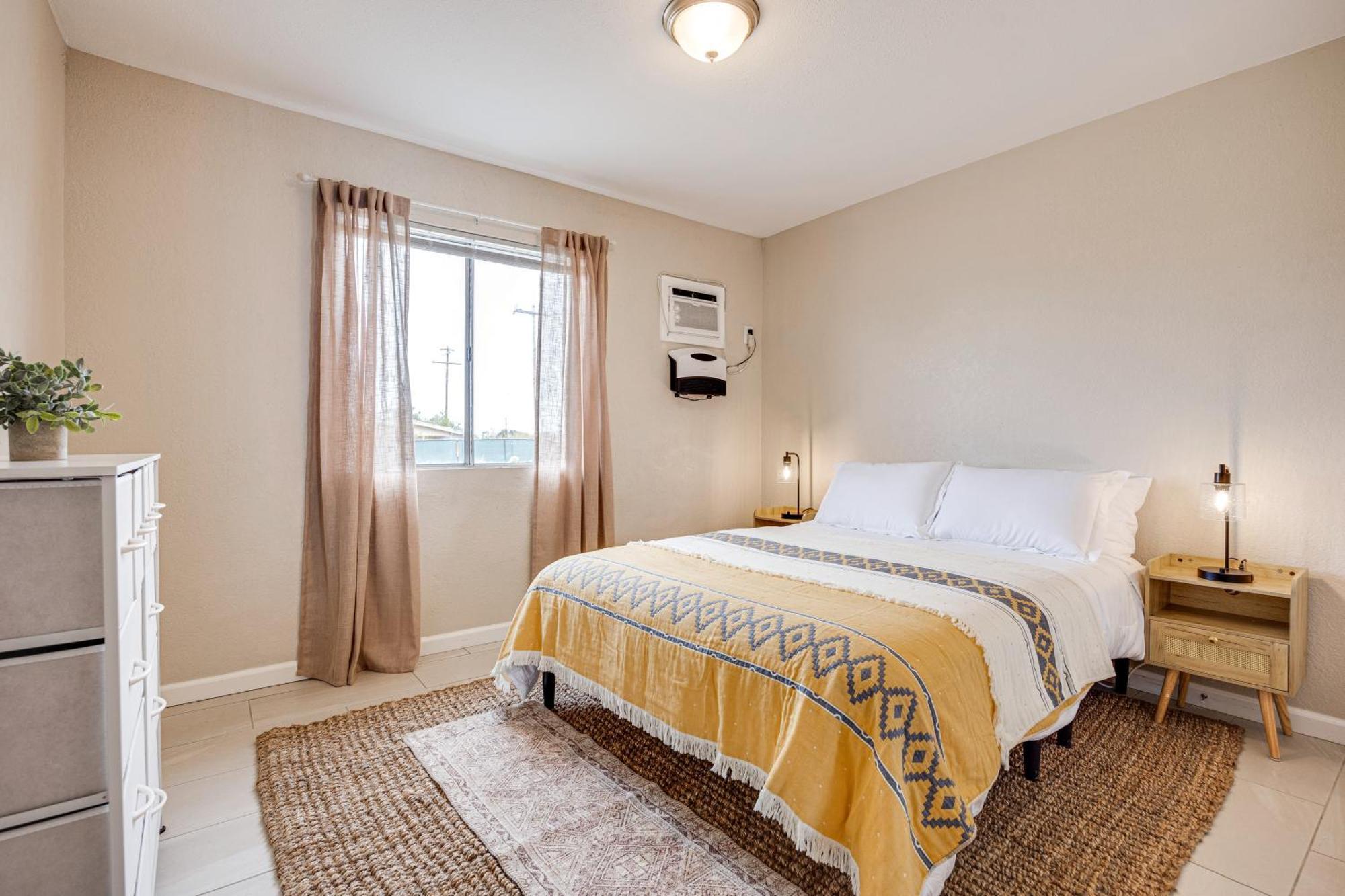 Convenient Joshua Tree Apartment - Walk To Town! Ngoại thất bức ảnh