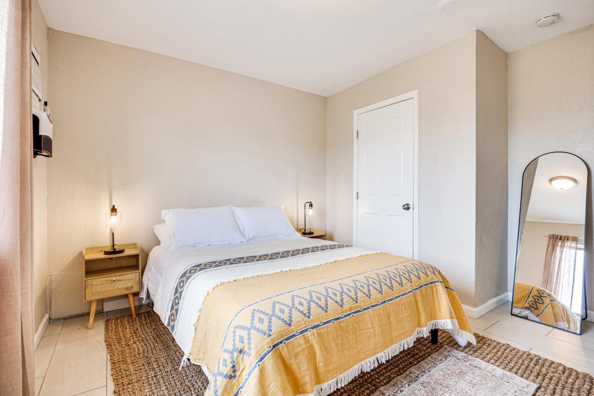 Convenient Joshua Tree Apartment - Walk To Town! Ngoại thất bức ảnh