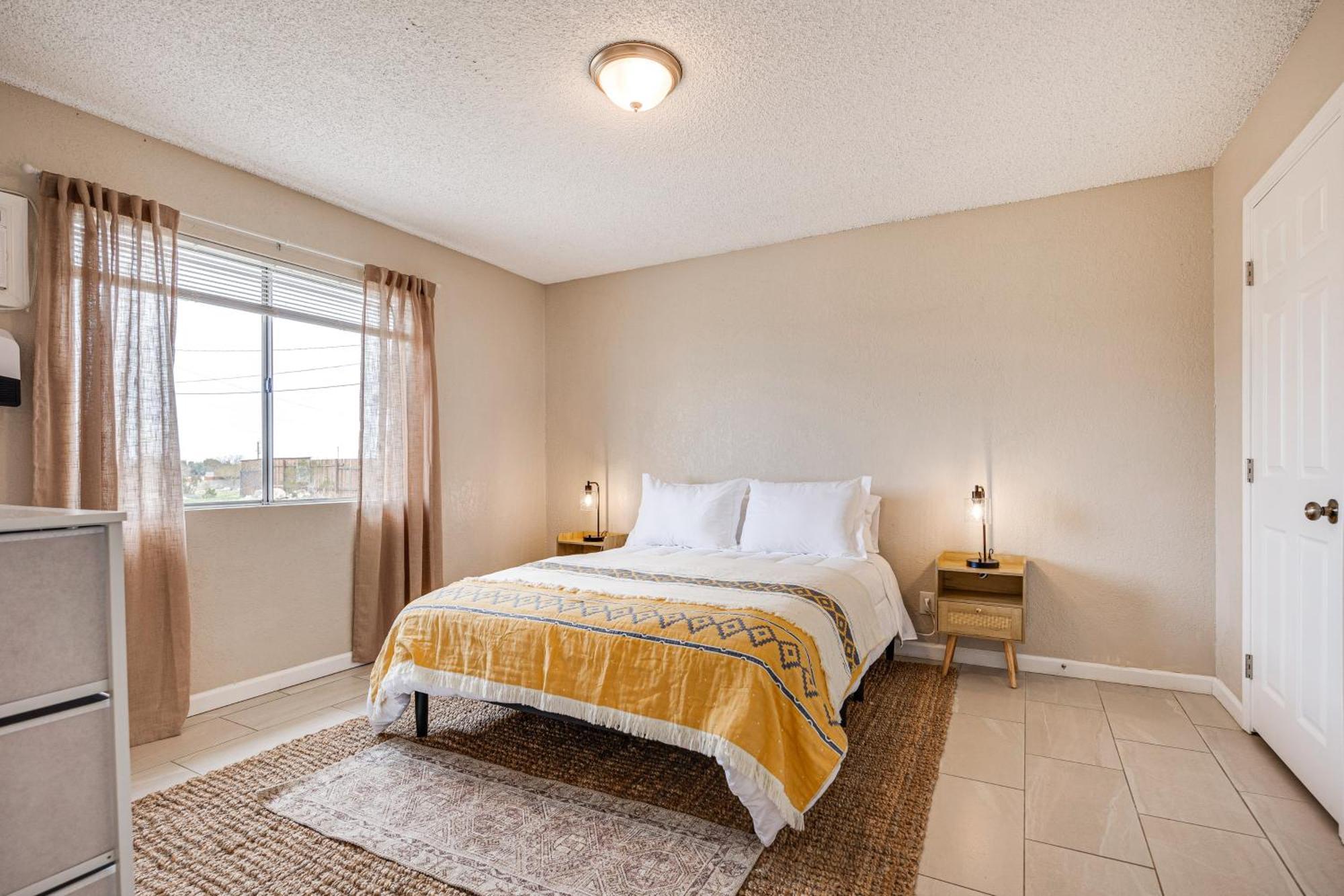 Convenient Joshua Tree Apartment - Walk To Town! Ngoại thất bức ảnh